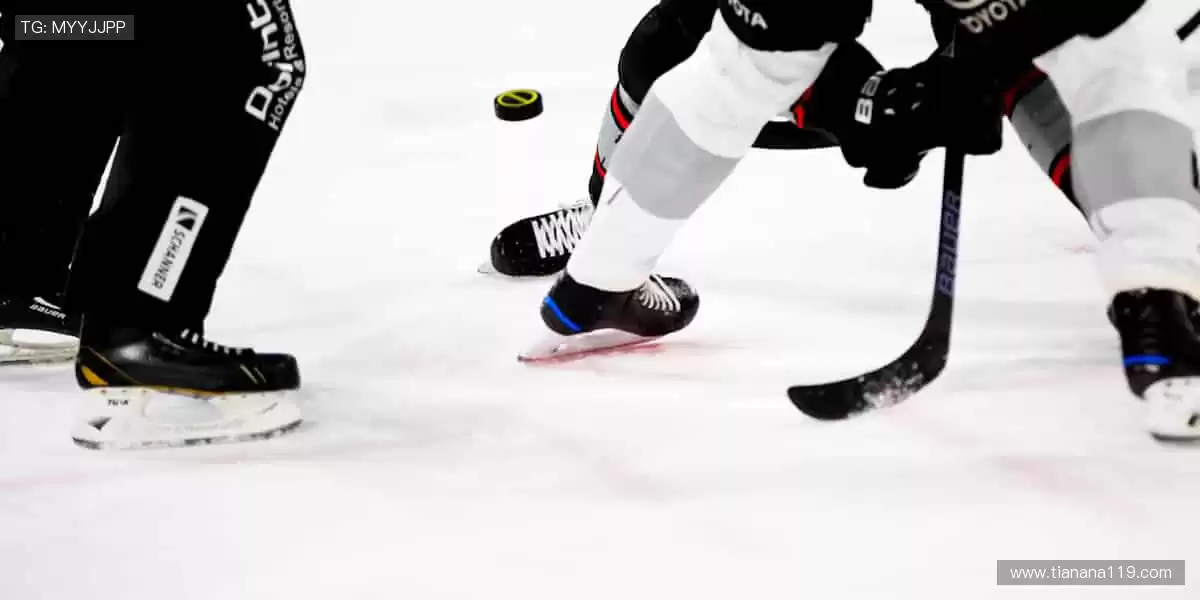 📱边看边聊，与全球球迷共享精彩时刻！💬